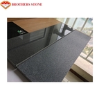 La tuile gris-foncé 60x60, tuile de granit de dalle de granit du granit G654 a adapté la taille aux besoins du client